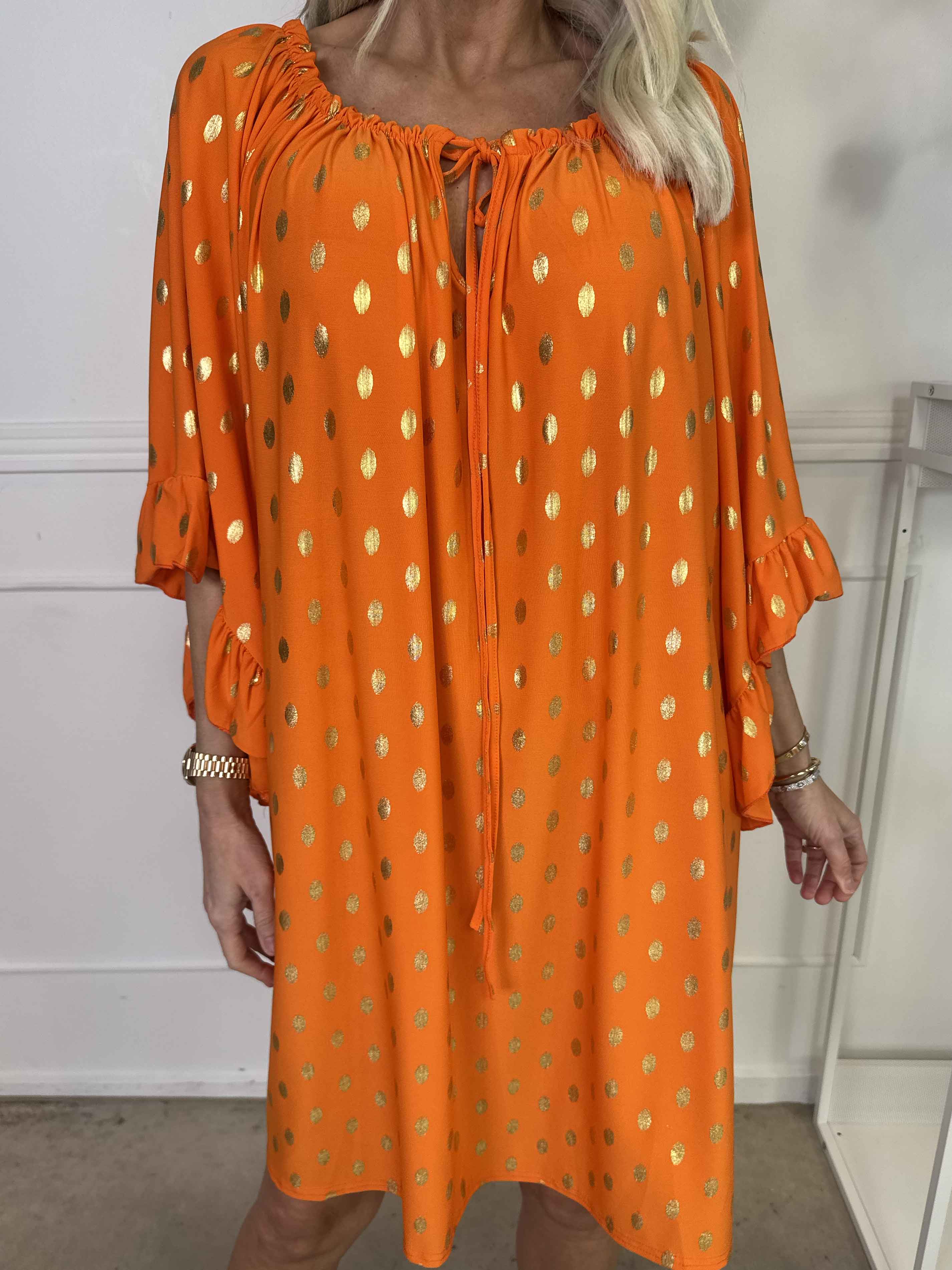 Yasma - Elastisk tunikaklänning med guldprickar och volangärmar